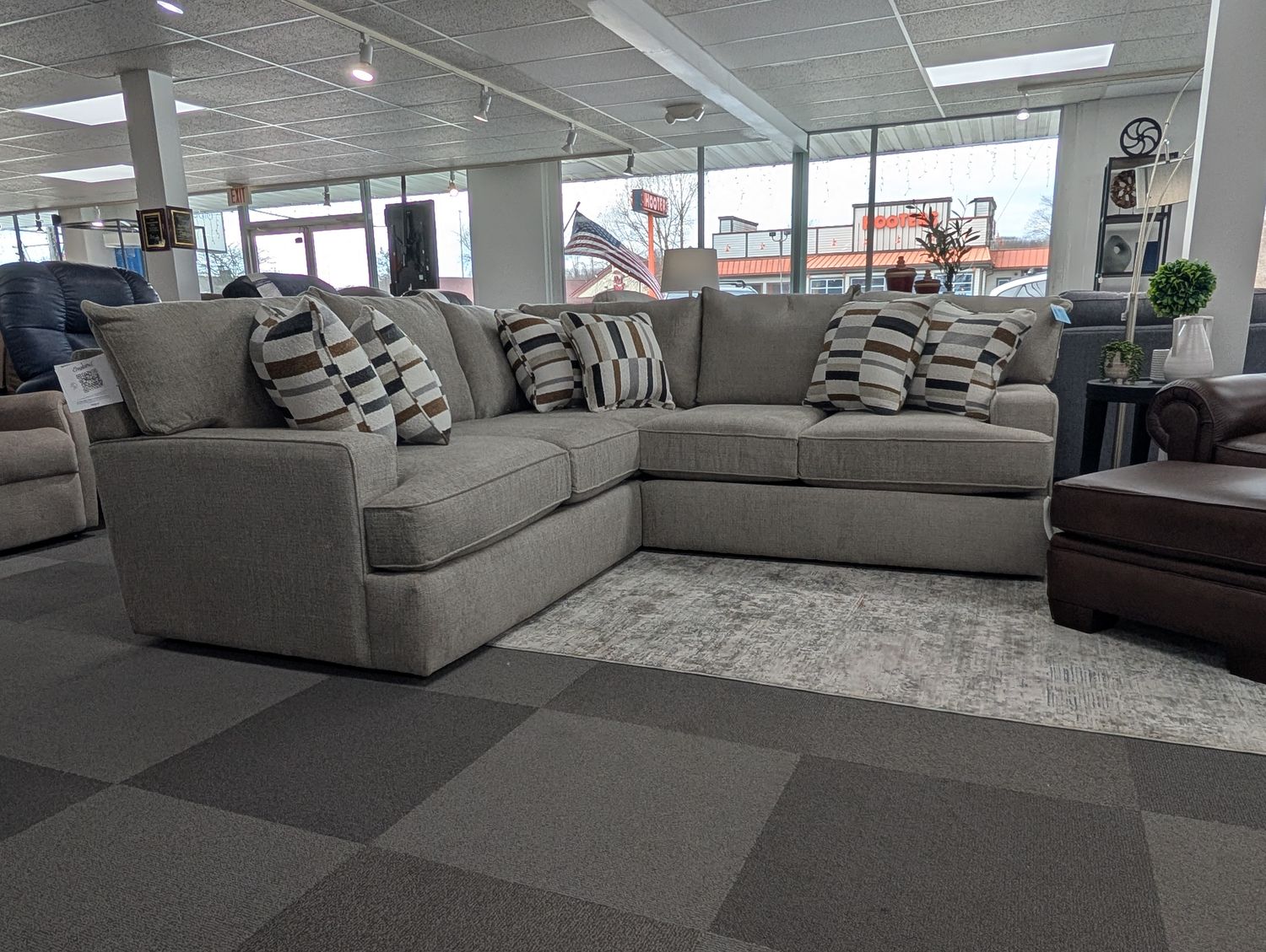 Anderson Sectional Cline Ecru With Coil Frame