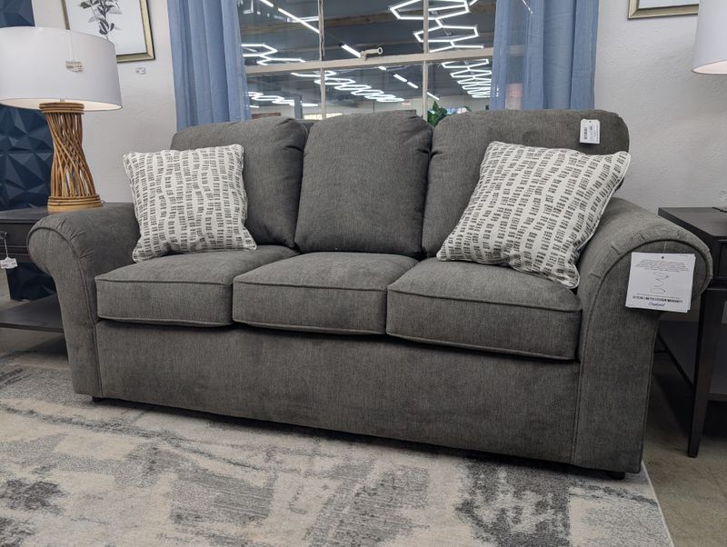 Malibu Apartment Sofa Jillian Graphite CK, Pillows Swerve ash