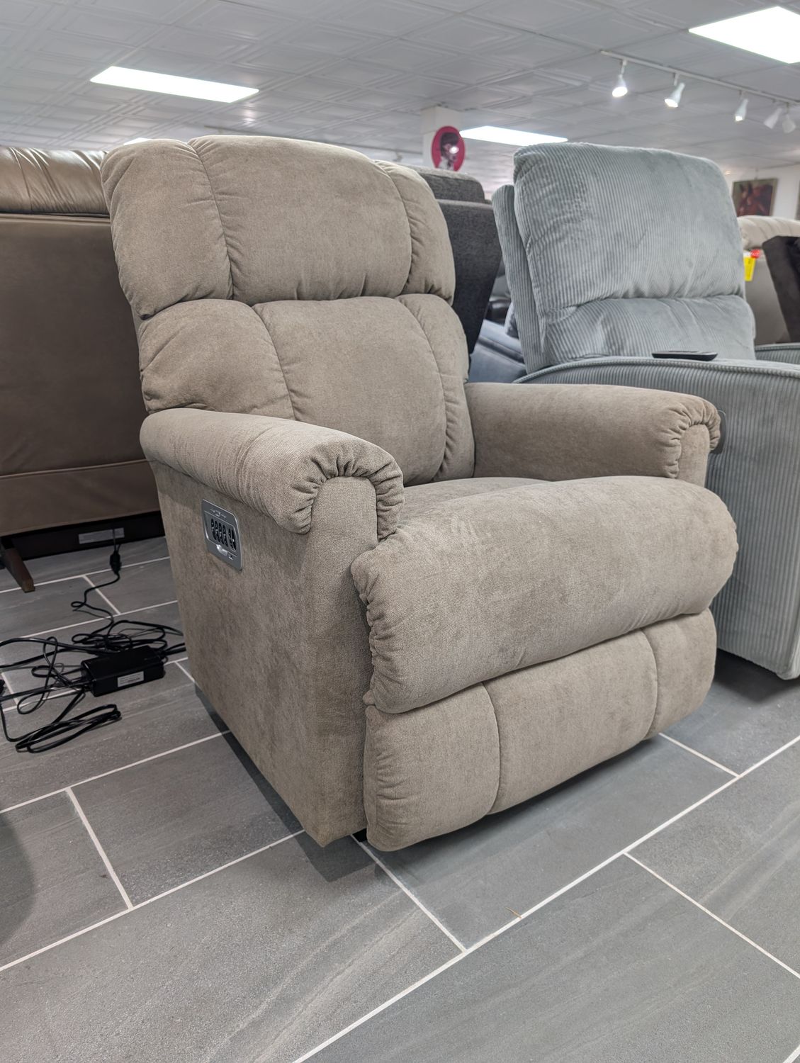 Pinnacle Power Rocking Recliner With Headrest, Lumbar Contour Cushion - i-Hallandale Wicker Fabric