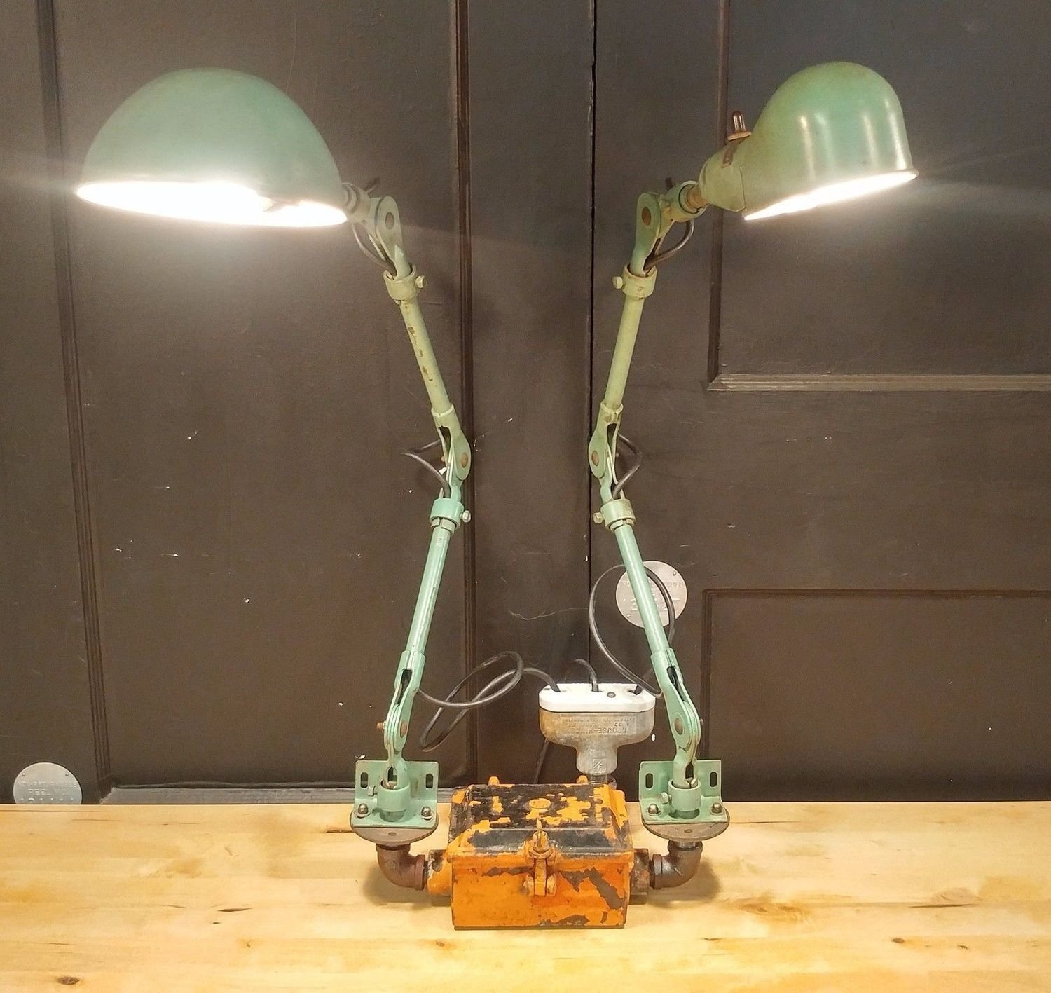 articulating desk lamp