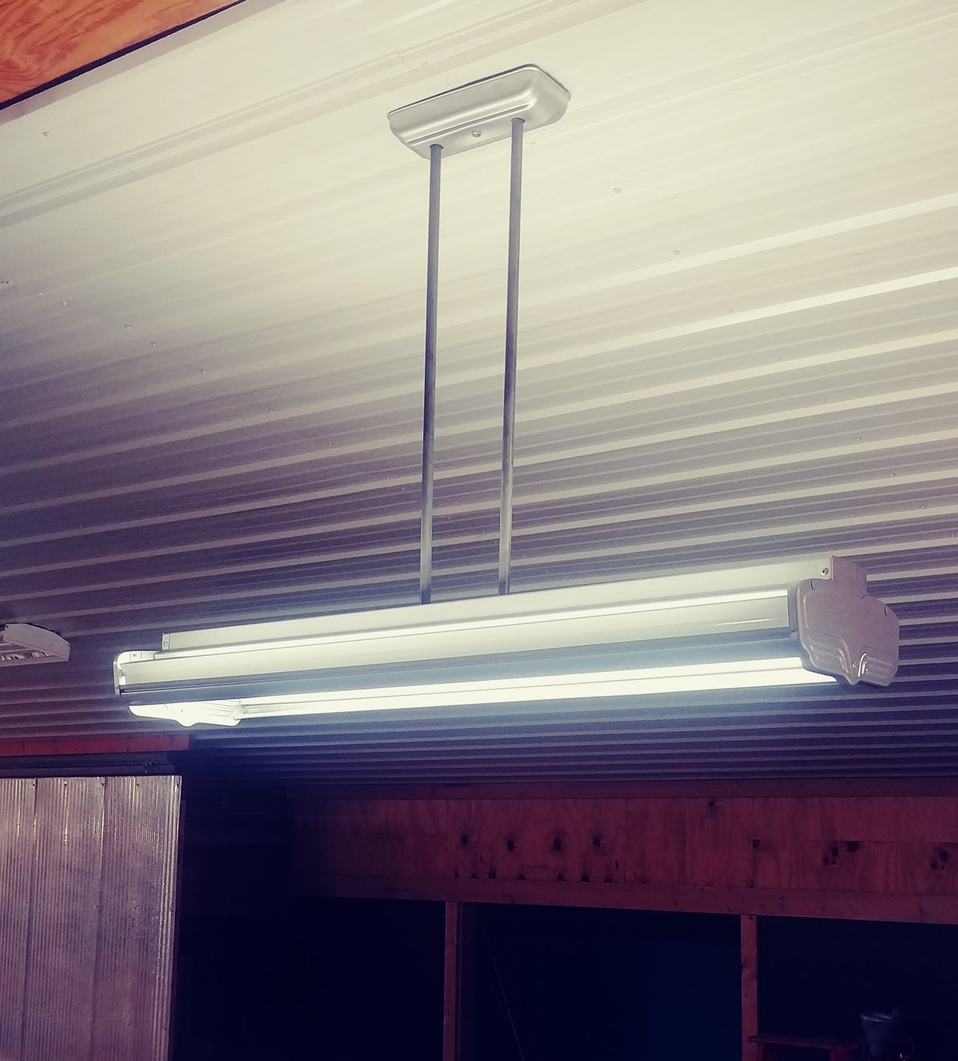 fluorescent light fixture