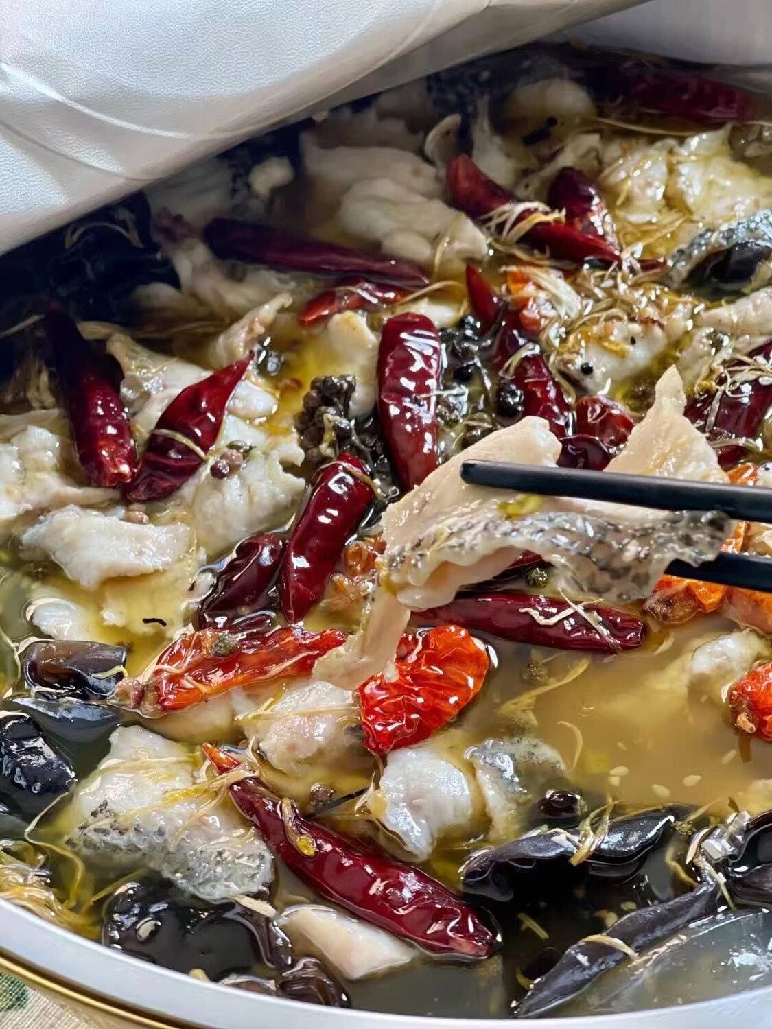 B2J【不二家酸菜鱼】中号老坛子酸菜鱼 Chinese Sauerkraut Tilapia Fish (1.5lb)
