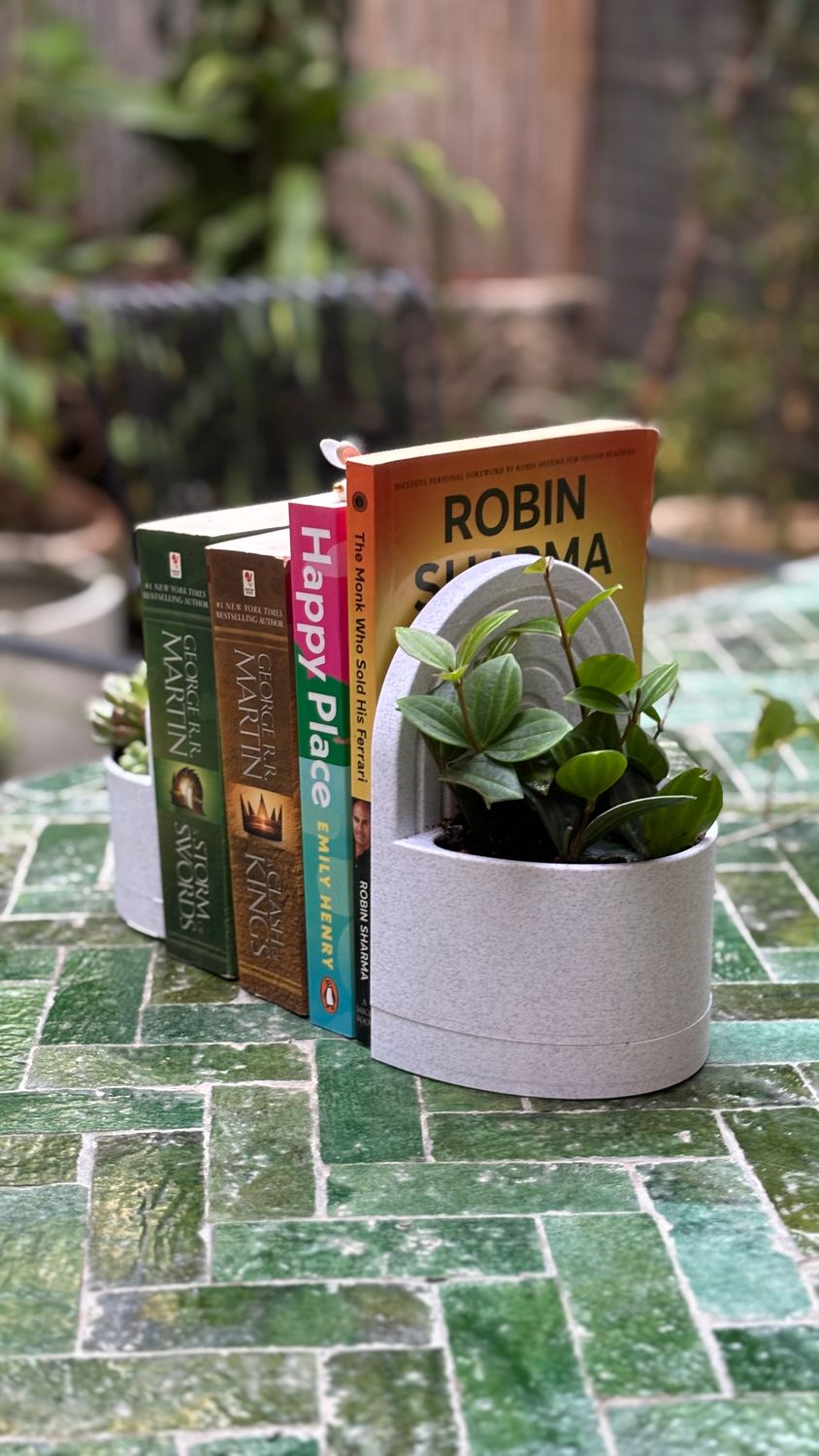 Bookend Planter With Water Reservoir