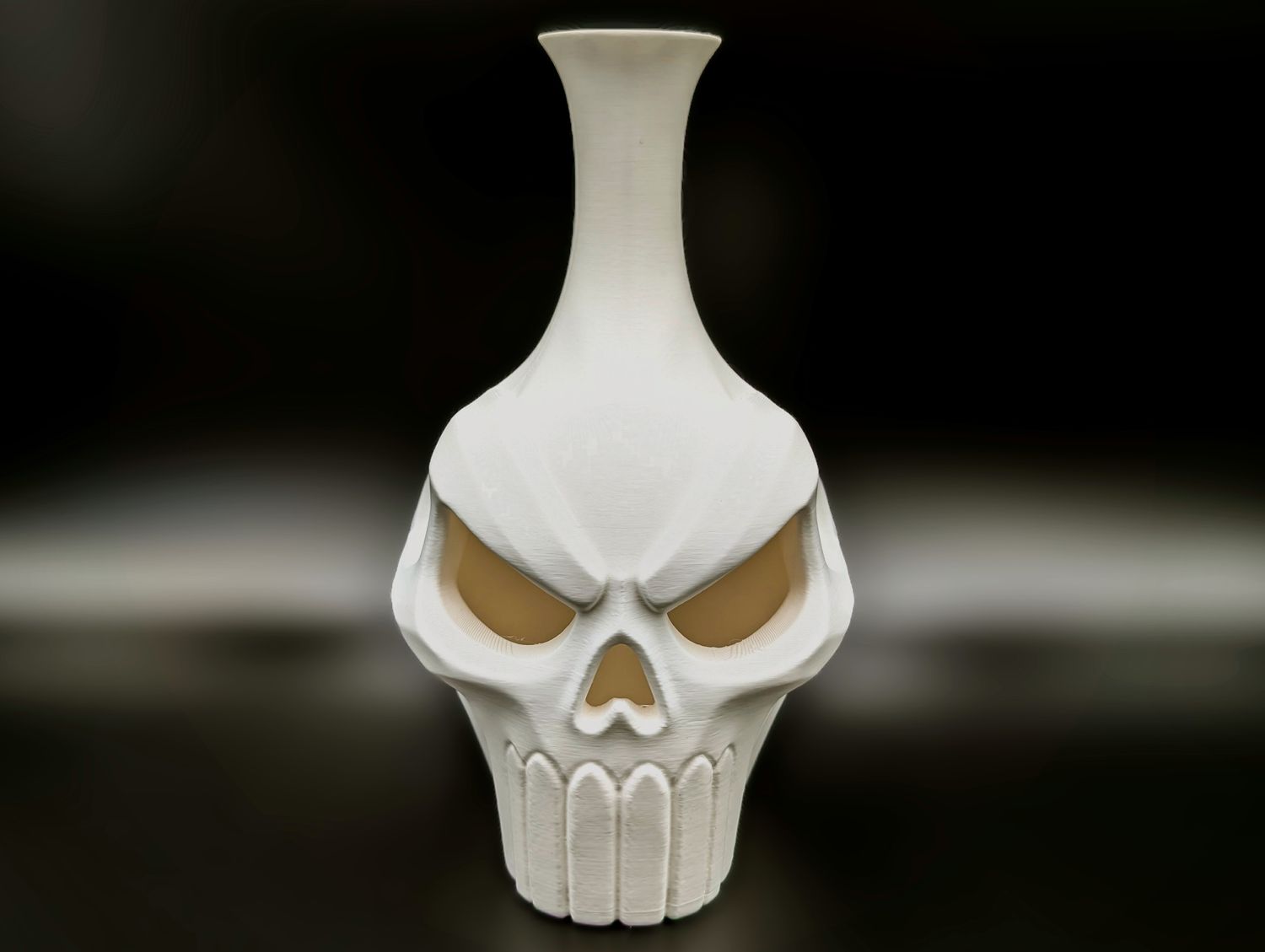 Skull Vase – Bold Sculptural Design White