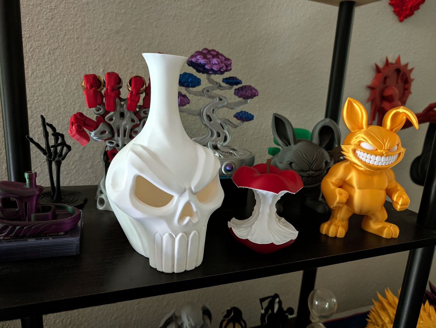 Skull Vase – Bold Sculptural Design White