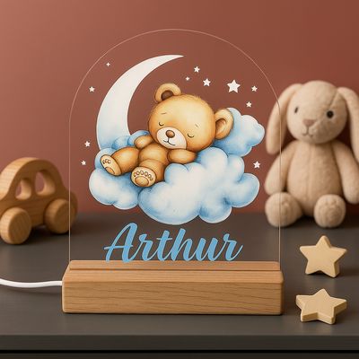 Nachtlampje met beertje op wolk, maan en sterren, blauw-wit, met naam, perfect voor jongenskamer