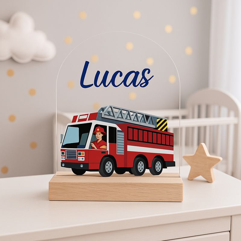 Nachtlampje brandweerwagen met ladder, blauwe naam, houten voet met dimbare LED, geschikt voor kinderkamer.