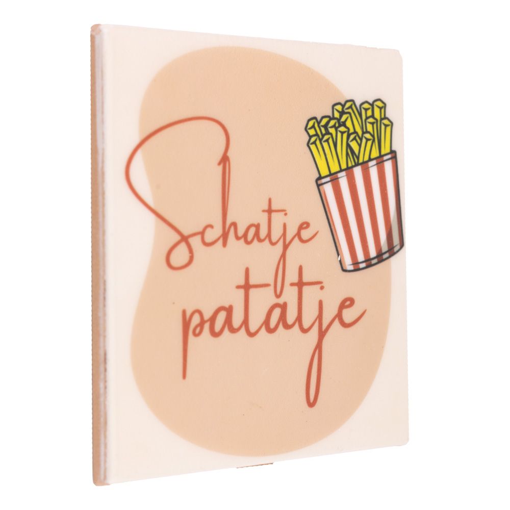 Tegeltje met tekst Schatje patatje, humoristisch ontwerp, wit met zwarte of gekleurde letters, formaat 10x10 cm.