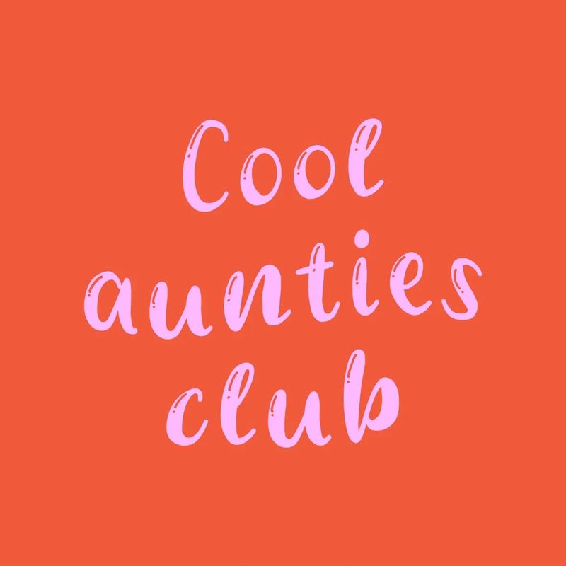 Tegeltje met tekst Cool Aunties Club, wit met zwarte of gekleurde letters, formaat 10x10 cm, leuk cadeau voor tante.