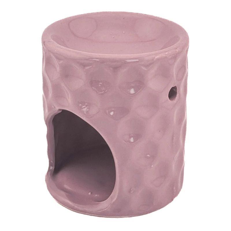 Roze keramieken geurbrander met reliëfpatroon, open ruimte voor waxinelichtje, stijlvol woonaccessoire.
