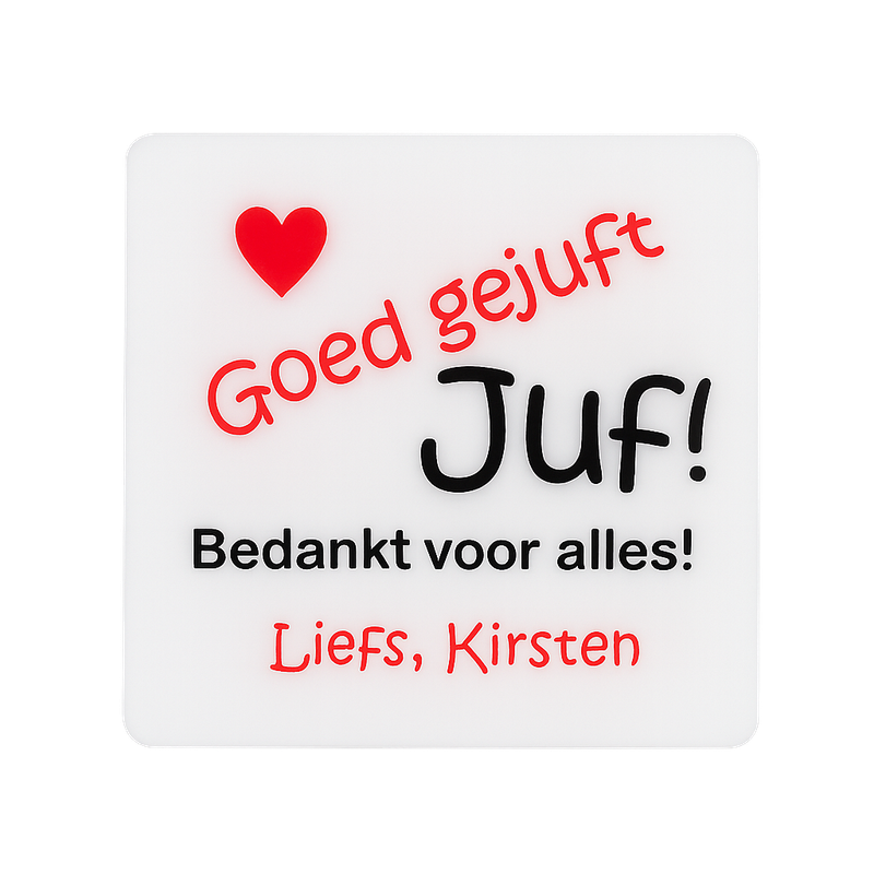 Kunststof tegeltje Goed gejuft met rood hart en zwarte tekst, gepersonaliseerd cadeau voor juf, formaat 10x10 cm.