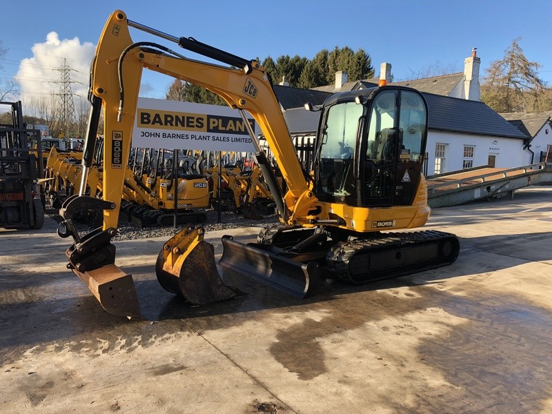 EXCAVATORS 5 TON +