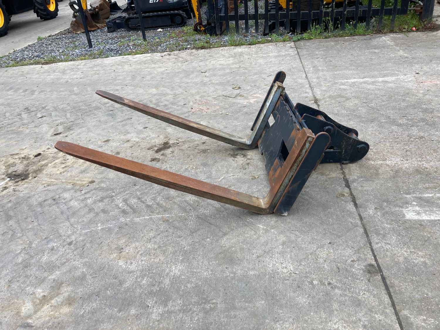 Hardlife Excavator pallet forks