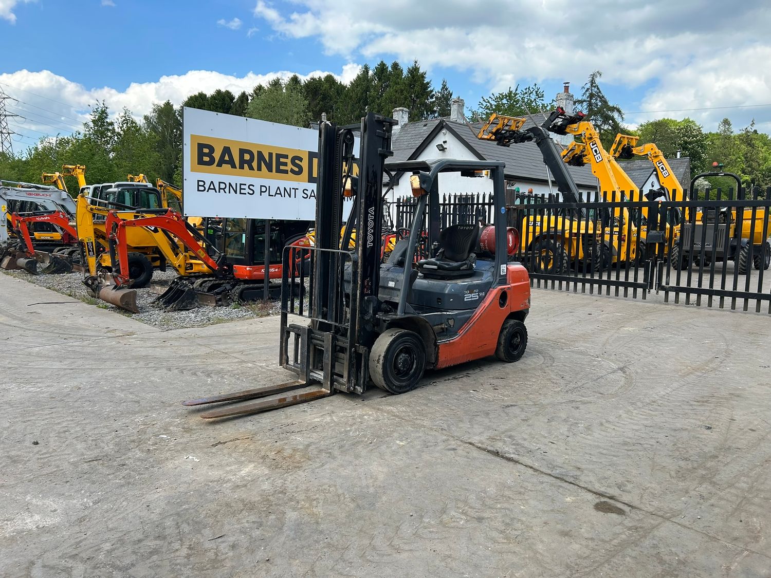 2008 Toyota Tornero 25