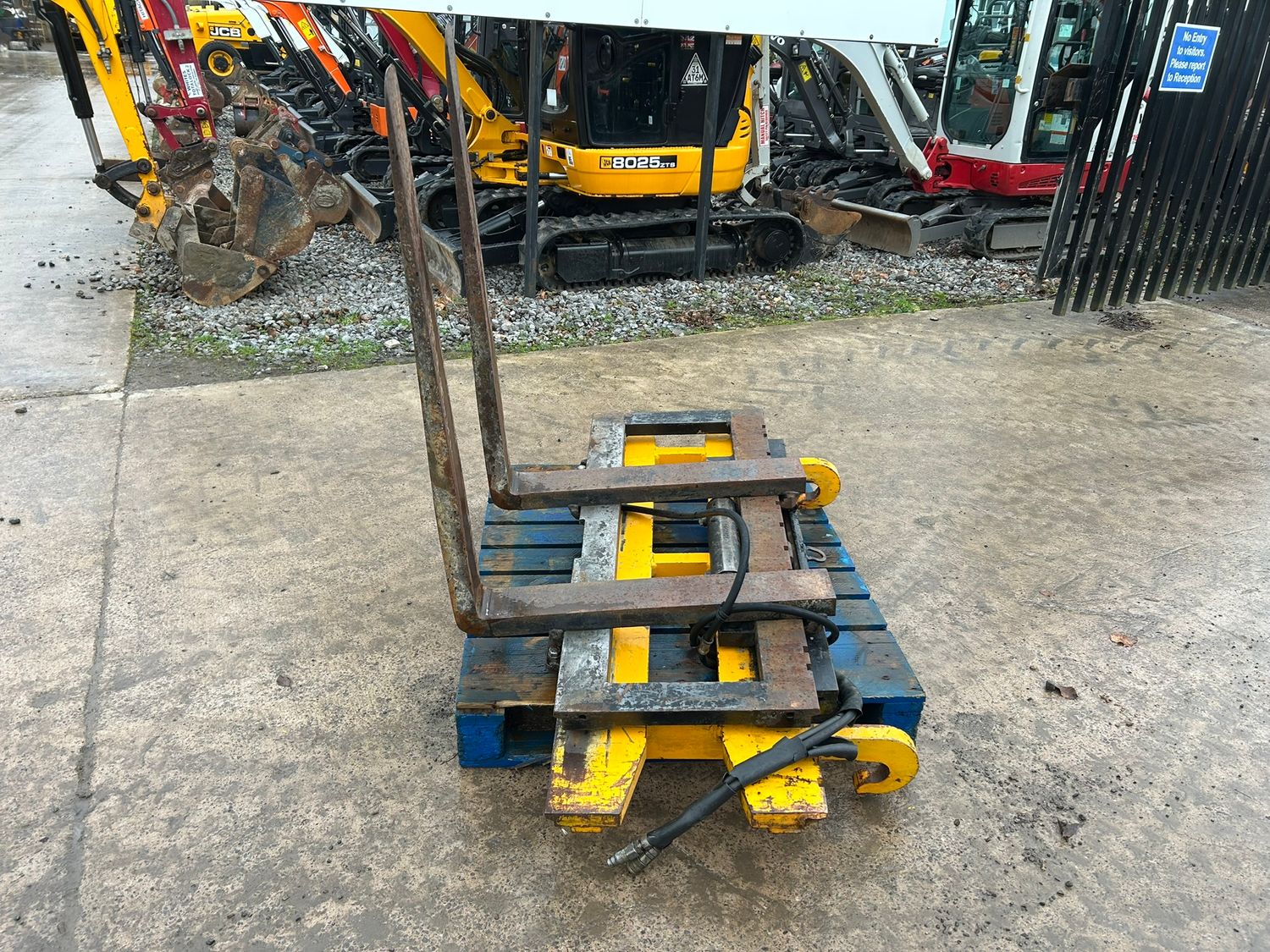 Q-fit fixed side shift pallet forks