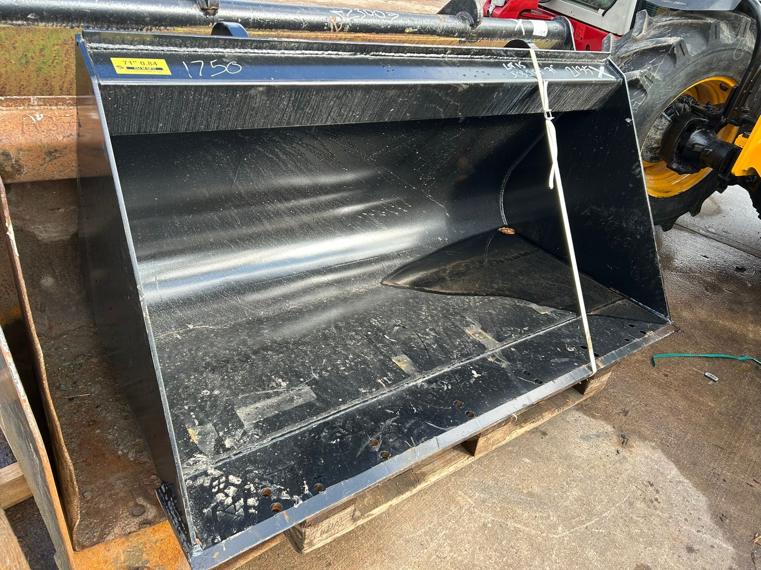 New Strickland  Narrow Q-Fit loading bucket