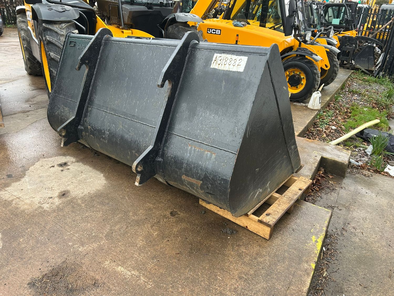 1.5 Cube JCB Q-Fit bucket