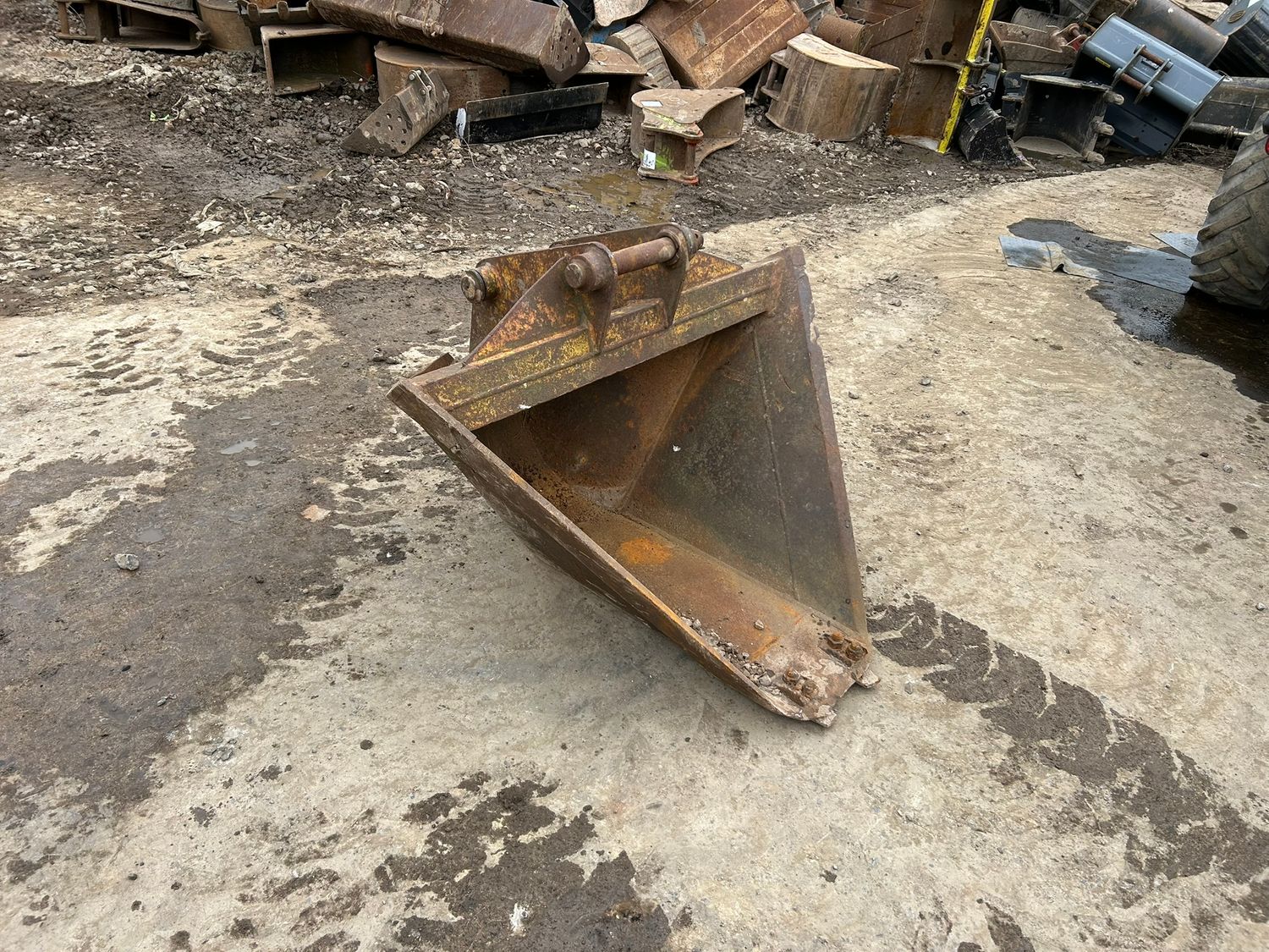 V Bucket JCB fitment