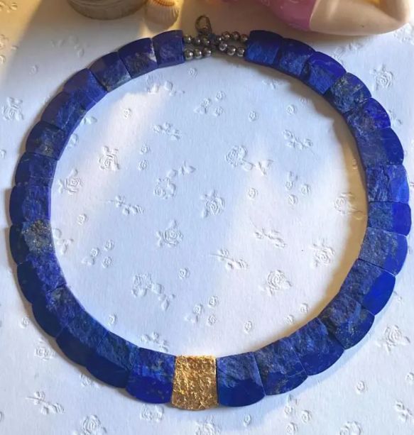 Handgefertigtes Collier in Sterlingsilber 925/- mit echtem Lapislazuli Edelstein und 24 Karat Blattgold