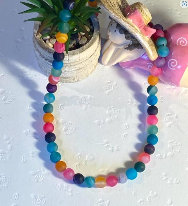 ​Collier mit stabilem Karabiner- Verschluss in Sterlingsilber 925/- mit echten bunten Achat- Edelsteinen.