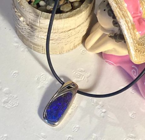​Collier in Sterlingsilber 925/- mit Anhänger in Sterlingsilber 925/- mit echtem schwarzem Opal