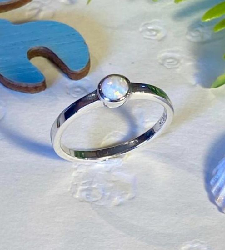 Edler Ring in Sterlingsilber 925/- mit echtem Edel- Opal
