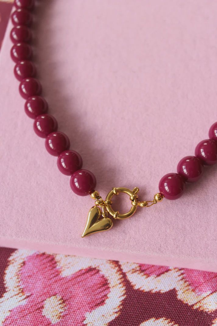 Kralenketting burgundy met gouden bedel, Gouden bedel: Hart