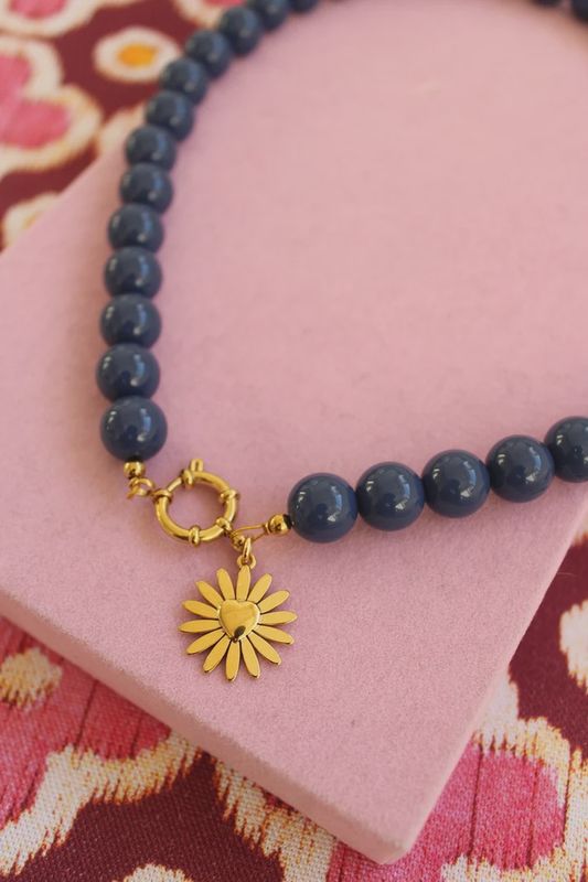 Kralenketting jeansblauw met gouden bedel