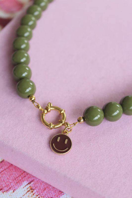 Kralenketting khaki met gouden bedel