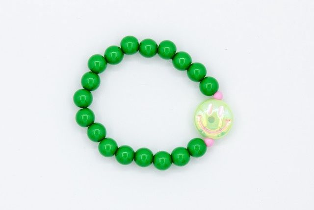 EigenwijZZjes I Kinderarmbandje met kralen en smiley (div. kleuren)