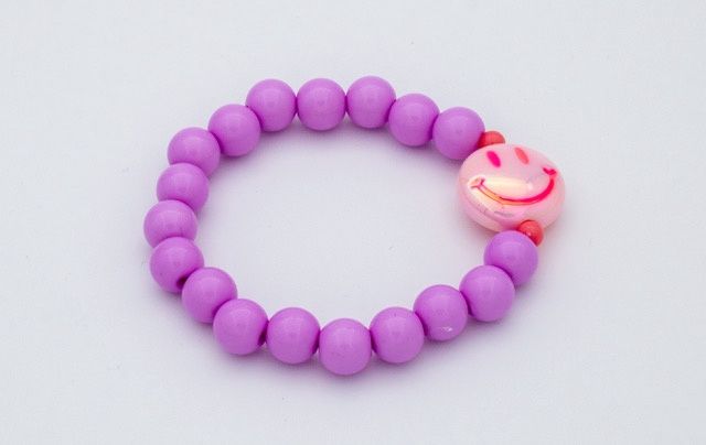 EigenwijZZjes I Kinderarmbandje met kralen en smiley (div. kleuren), Colour: Paars