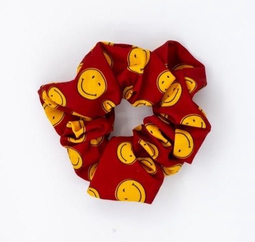 EigenwijZZjes I Scrunchie bordeauxrood met smileys