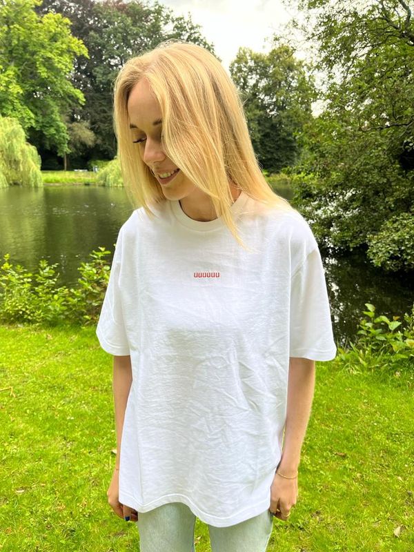 Klötje I T-shirt UUUUUUU wit met rode letters