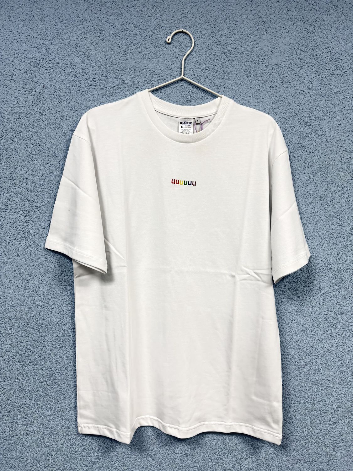 Klötje I T-shirt UUUUUU wit met regenboog letters