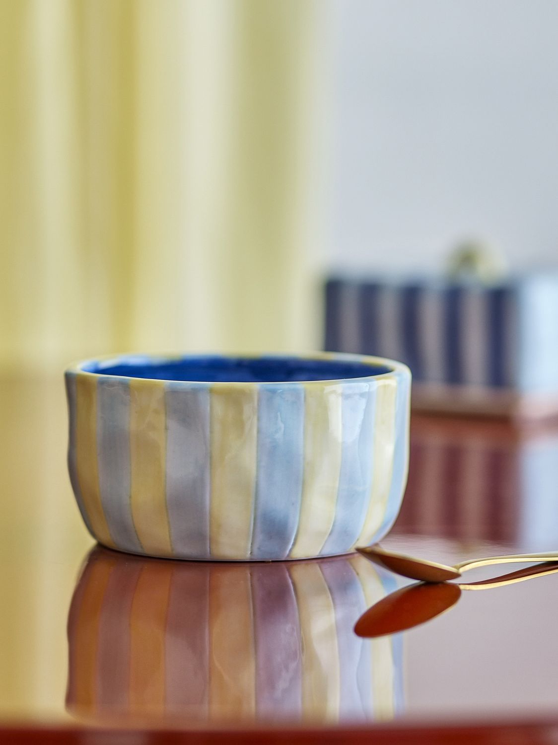 Bloomingville I Phoenix gestreepte schaal (div. kleuren), Kleur: Lichtblauw/geel