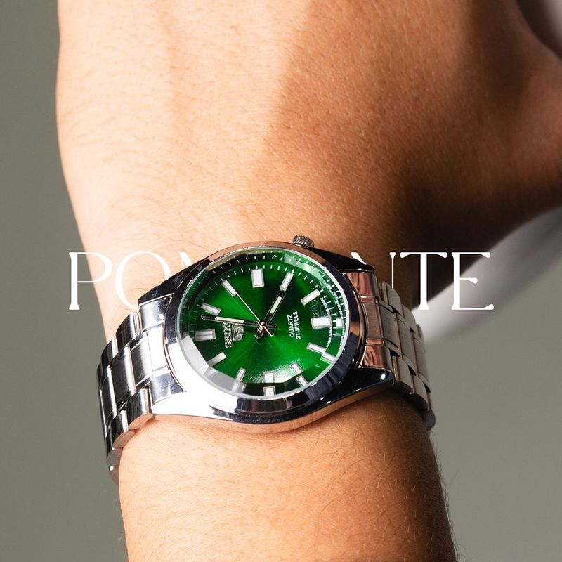Seiko 5 fondo verde oscuro