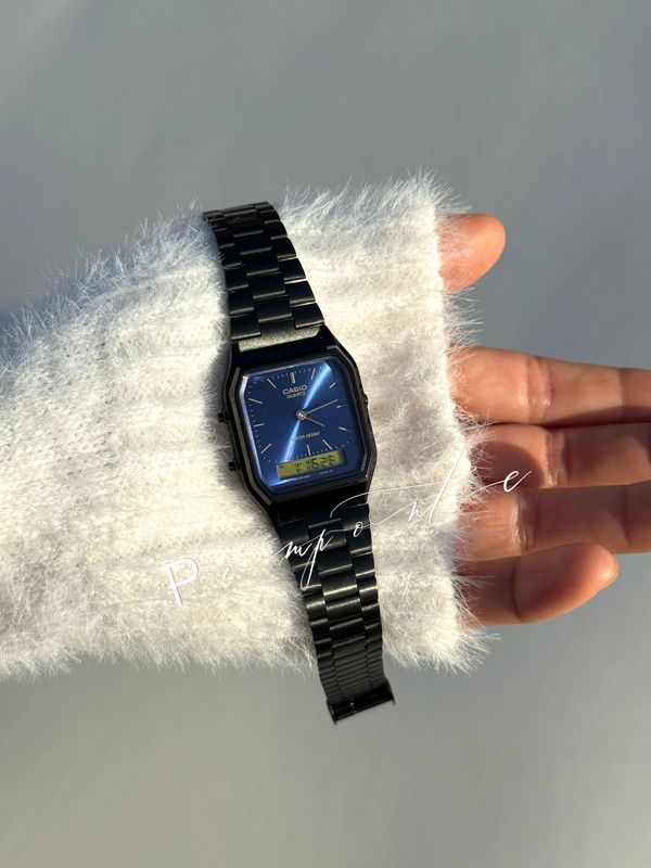 Casio old money negro fondo azul