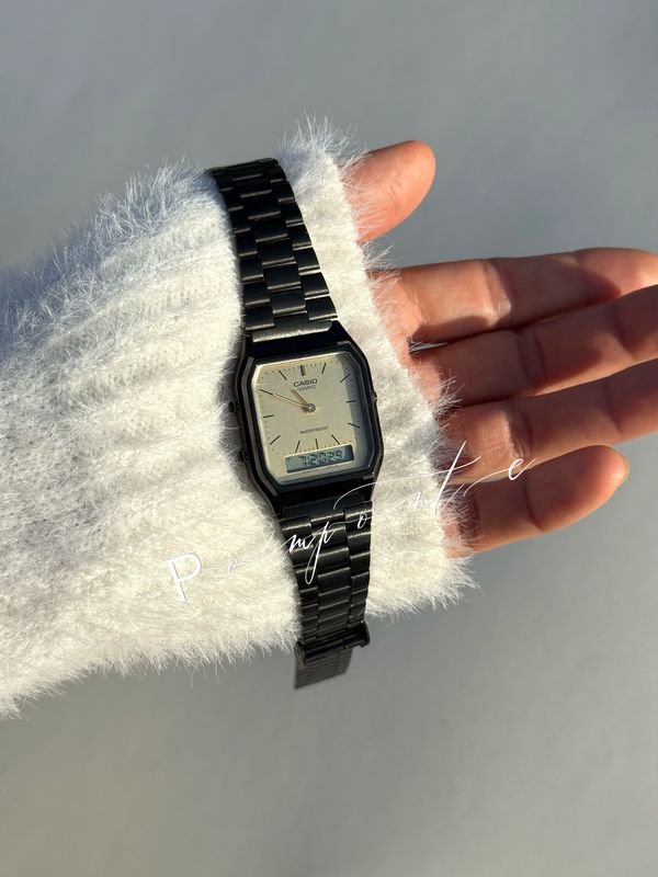 Casio old money negro fondo beige