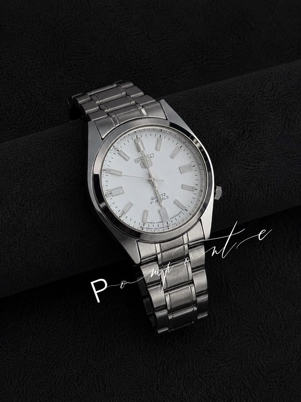 Seiko 5 fondo blanco