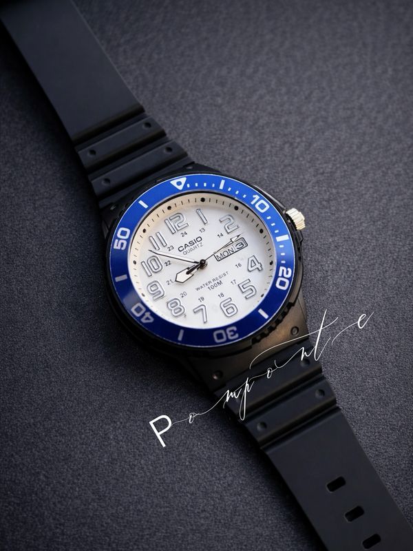 Casio MRW200H azul fondo blanco