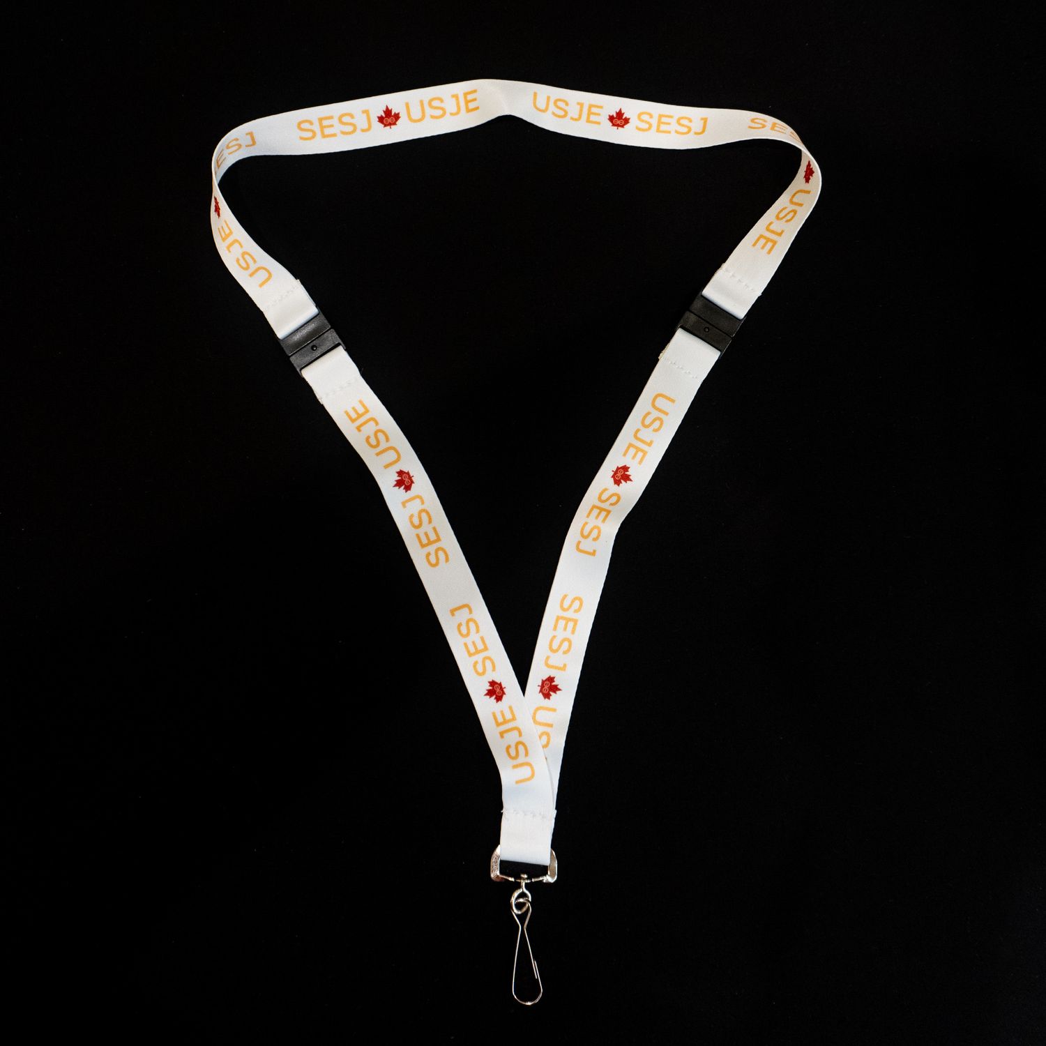 White &amp; Gold Lanyard With Double Breakaway Clips /Lanière blanc et or avec clip detachable double