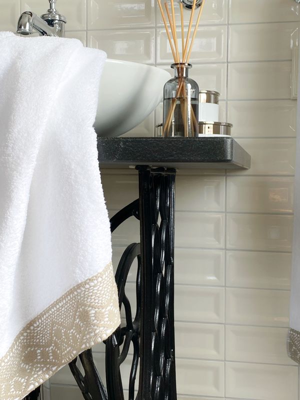 Towel AMATLER white made from 100% Cotton
