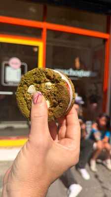 Bocado Matcha Fresa (Cookie Sandwich)