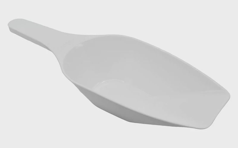 PLASTIC SCOOP