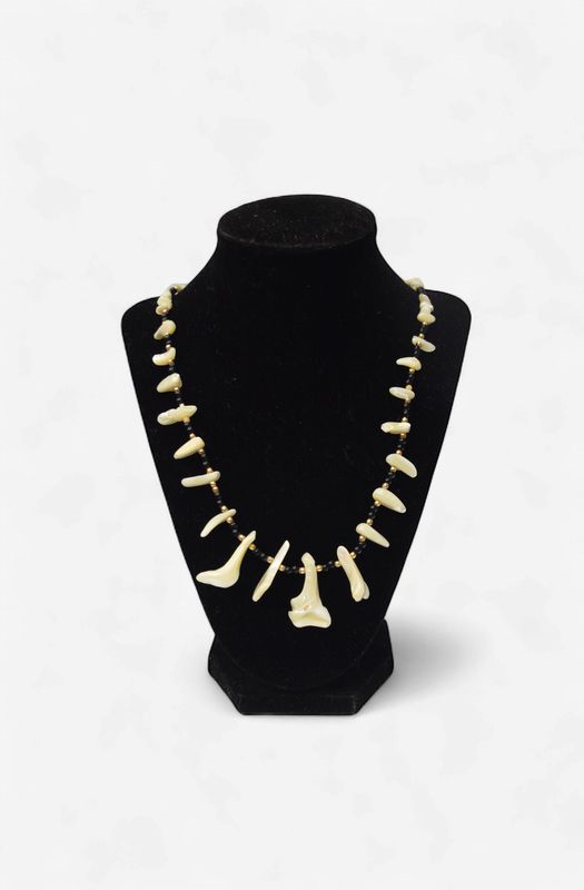 Vintage, Mother of Pearl/Black Onyx Necklace, 28"