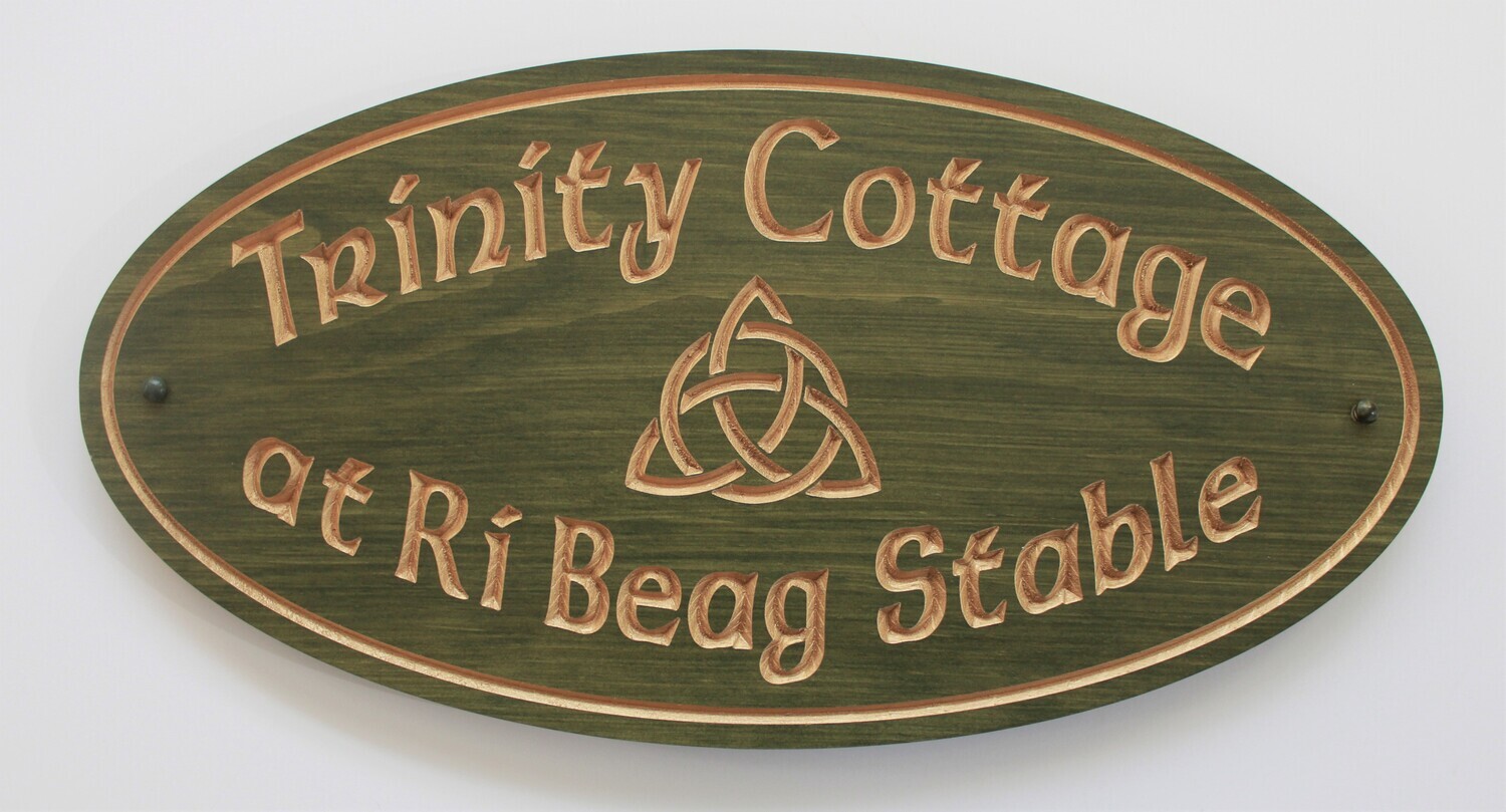 Custom Oval Family Name Sign Cottage Sign with Carved Celtic Knot