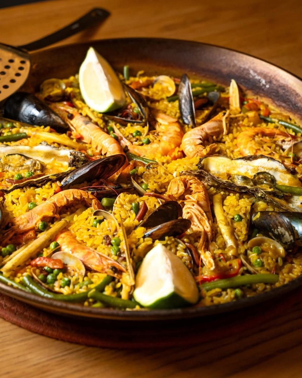 PAELLA DI CARNE CON CHORIZO DI JAMÒN IBÉRICO