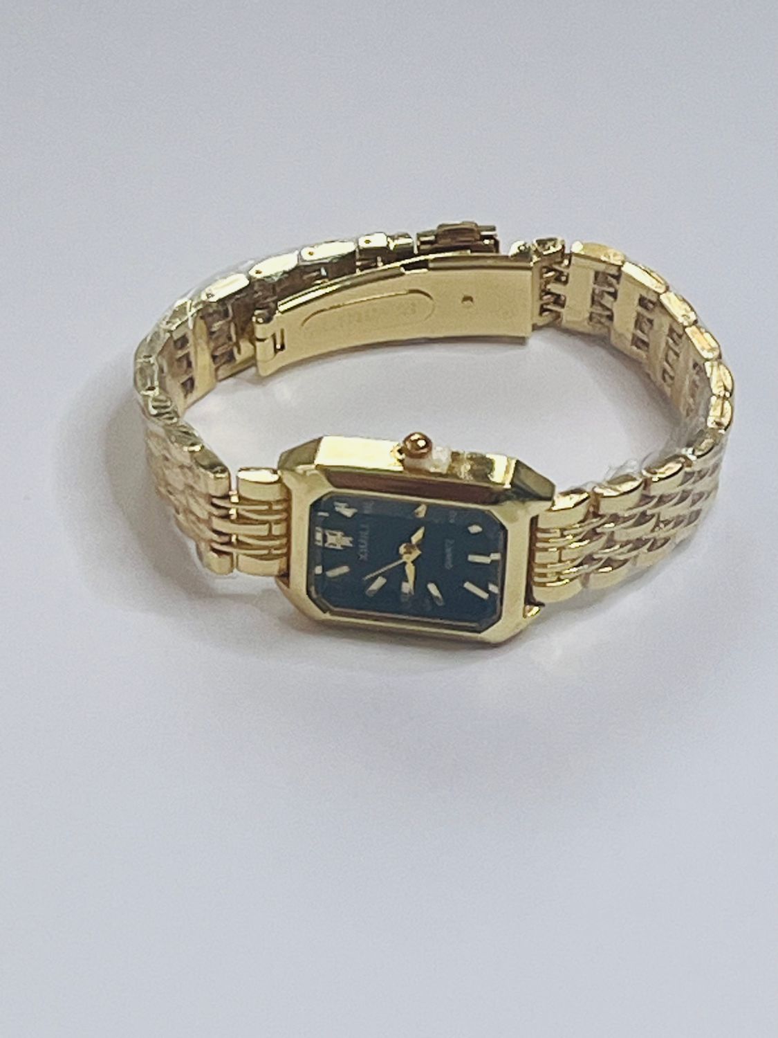 The Luxurr Quartz Gold Watch