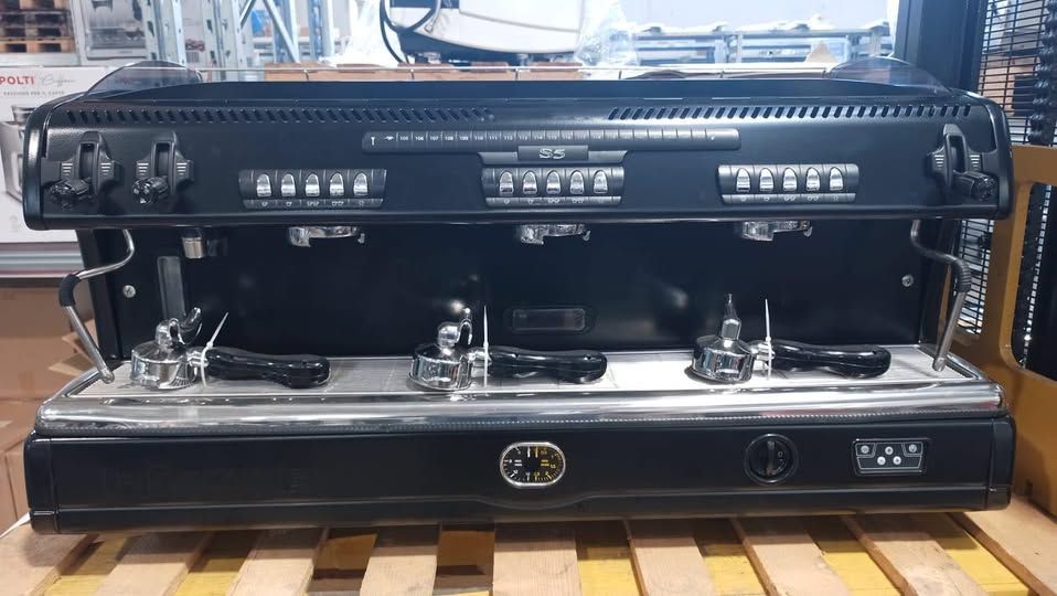 ​La Spaziale S5 – 3 gruppi Total Black