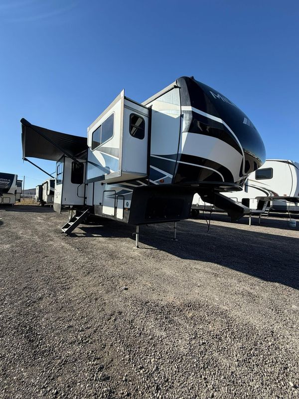 2021 Heartland Milestone 379FLML